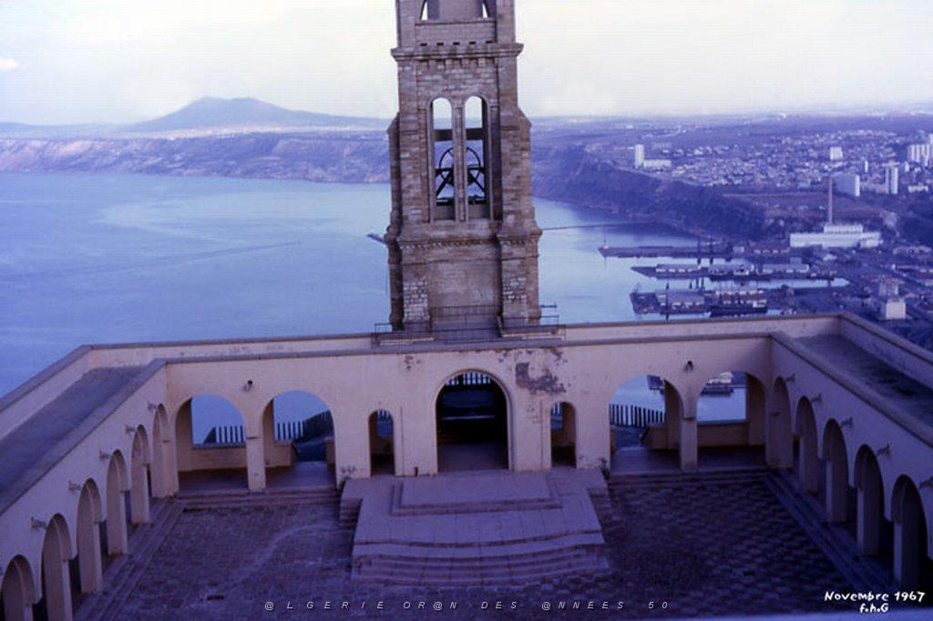 ORAN NOTRE DAME DE SANTA CRUZ ET LA MONTAGNE DES LIONS 1967.JPG
